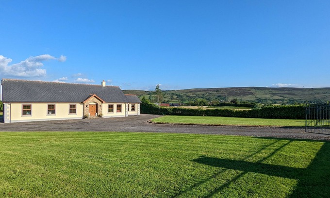 Castlederg Casa | Bin Mountain Self Catering