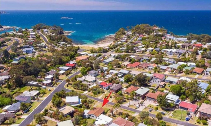Malua Bay Casa | Binda Beach House - two beaches within 450m walk