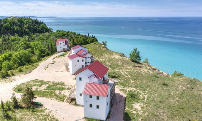Frankfort Casa | LAKE BLUFF PRESERVE BIRCH COTTAGE DORMIR 22 CON LAKE MICHIGAN VIEW