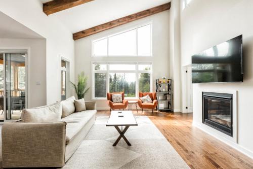 Dwight Casa | Birch n Blanket BBQ Fire Pit Pingpong BigConnect4