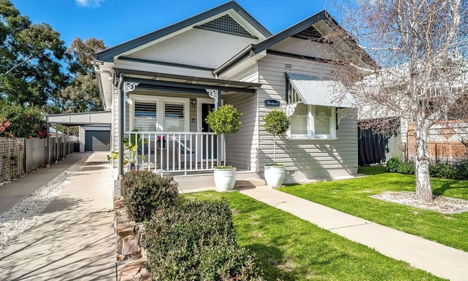 Turvey Park Casa | Birchwood in Turvey Park with pool and separate granny flat