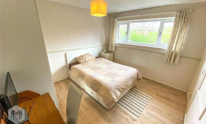 Warrington Casa | Birchwood Private Room for Homestay 2