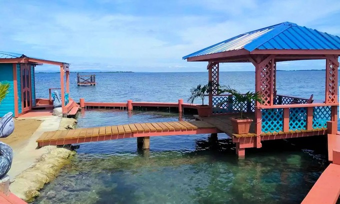 Placentia Casa | Bird Island Placencia