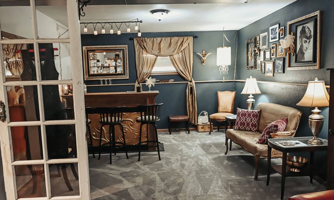 Loyal Casa | Bird Jax's Speakeasy