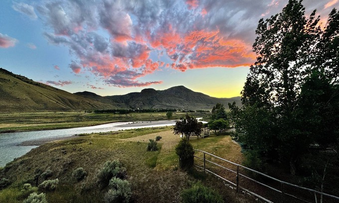 Gardiner Apartamento | Bird's-Eye view of the Yellowstone River.