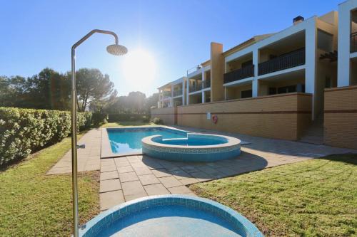 Vilamoura Apartamento | Birdie Bliss Apartment - CleverDetails - Sleeps 4 Adults and 1 Child