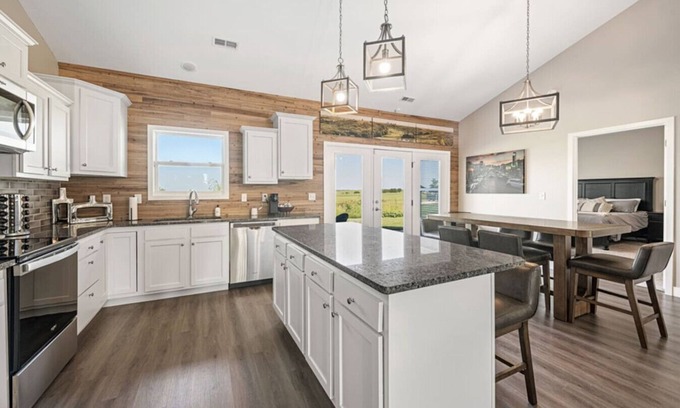 Manhattan Casa | Birdie Hideaway at Home Stay MHK