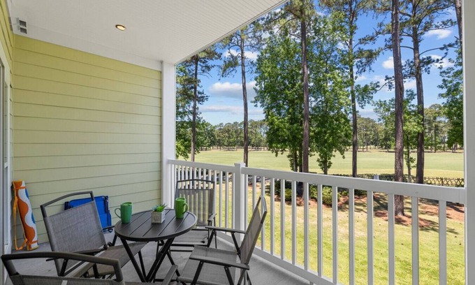 Carolina Forest Condominio | Birdie's Balcony - Golf Views & Poolside Stay