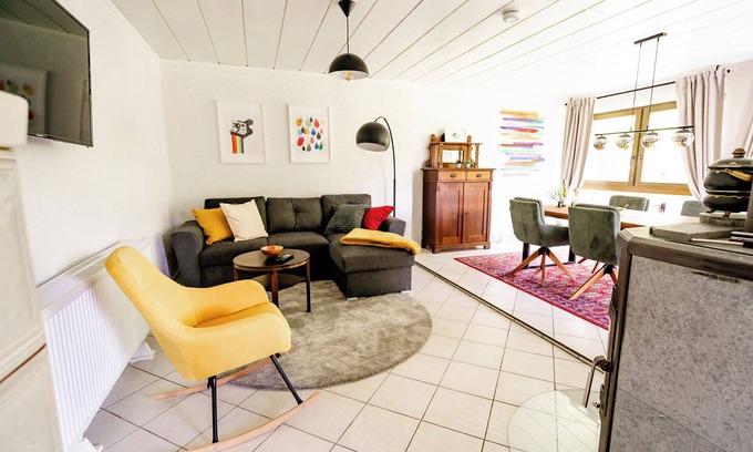 Schwanheim Apartamento | birds-nest vacation apartment view of Palatinate Forest fireplace dog-friendly