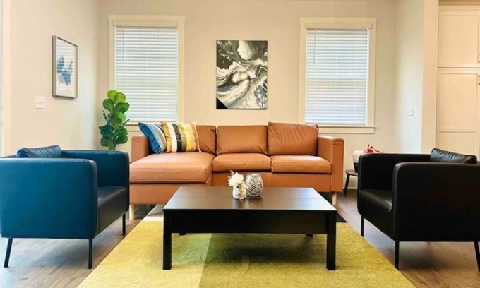 Charlotte Casa | Birdsong Bungalow - Uptown Retreat - 6 Beds
