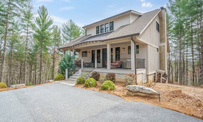 Nebo Casa | Birdsong | Fire Pit, Pet Friendly & Easy Access to Lake James!