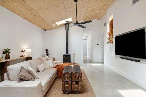 Greenacres Casa | Birdwood Modern Rustic