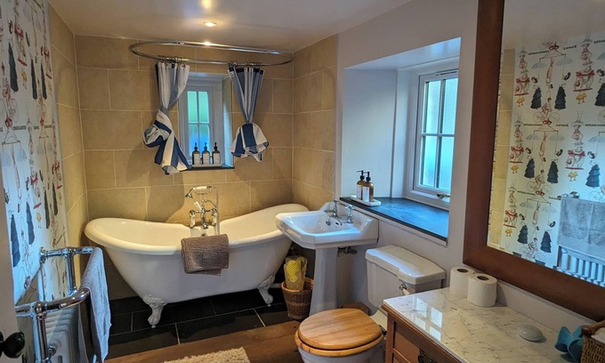 Jedburgh Cabaña | Birkenside Cottage: stunning luxury cottage in heart of forestry reserve.