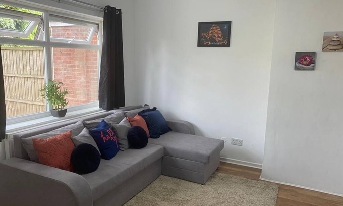 Rednal Casa | BirminghamCity-4BR-WiFi-Parking-Garden-Ensuite