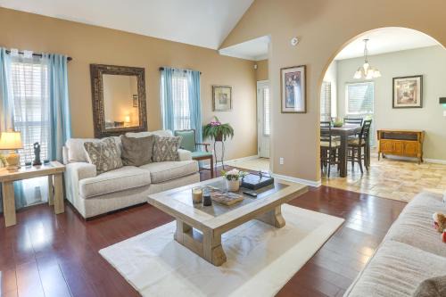 New Castle Casa | Birmingham Home with Yard - 15 Mi to Downtown!