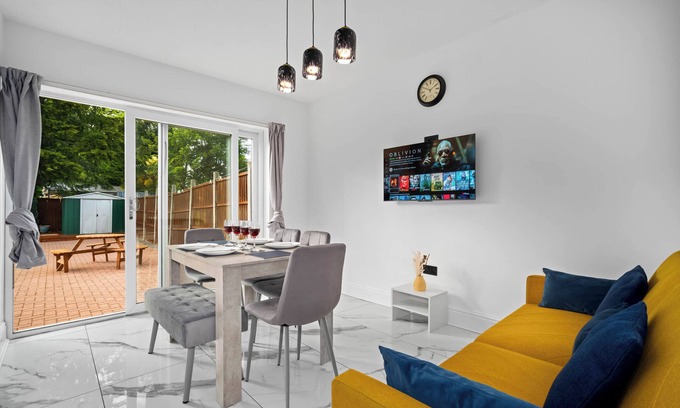 Acocks Green Casa | Birmingham Host 7 Guest Free Parking Bullring Resort World NEC BHX Luxury Posh