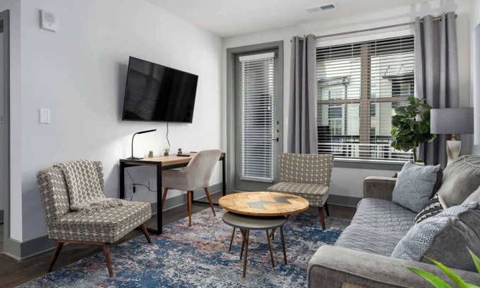Crestline Heights Apartamento | Birmingham Luxury: 2BR Apartment w/ Pool & Gym