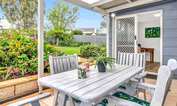 Sellicks Beach Cabaña | Biru Beach Cottage A Coastal Garden Hideaway