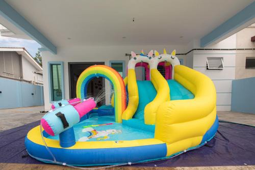Si Rusa Casa | Biru Home Port Dickson 15 pax