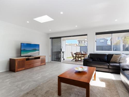 Anna Bay Casa | Birubi Breezes 2 Large Duplex with Air Conditioning WI FI and only 5 minute walk to the beach