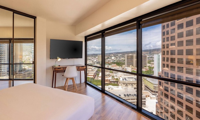 Downtown Honolulu Condominio | Bishop Suites at Executive Centre, 1-Bedroom Mountain View Suite + Full Kitchen