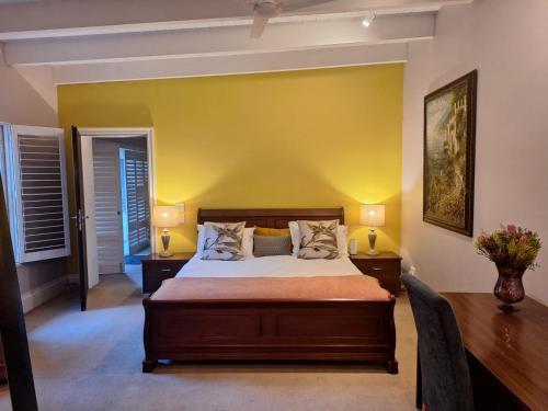 Kareeberg Casa | Bishopsfield Guesthouse Rondebosch