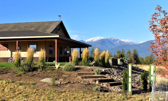 Stevensville Cabaña | Bitterroot Sky Cottage-What A View!