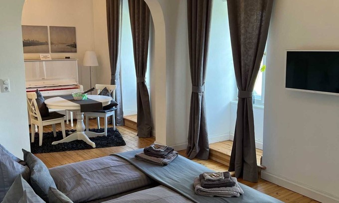 Heiligengrabe Apartamento | Blüthner Apartment - Schloss Grabow, Resting Place & a Luxury Piano Collection Re