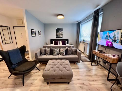 Banska Bystrica Apartamento | BL - The Executive Suite, Boru - 24hr Self Check-in, Free Private Parking, Balcony with Mountain View, 5 minute walk to City Center
