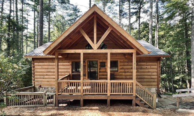 Cherry Log Cabina | Black Bear Hollow, your perfect 2bed 2bath escape in Cherry Log, Georgia!