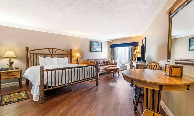Orono Hotel | Black Bear Inn, Ascend Hotel Collection