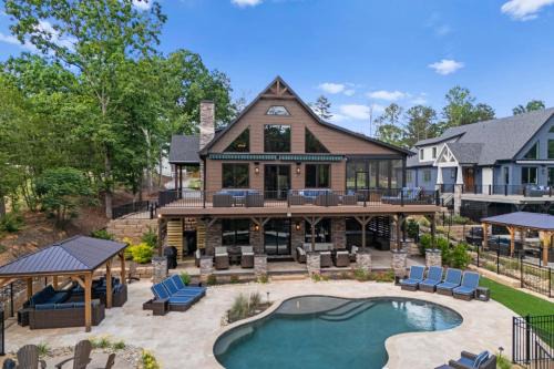 Lake Norman of Catawba Casa | Black Bear Lodge by AvantStay Lakefront Dock Pool Theater Sleeps 20