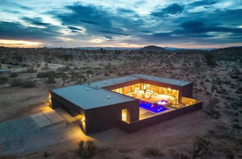 Yucca Valley Casa | Black C House Modern w pool spa