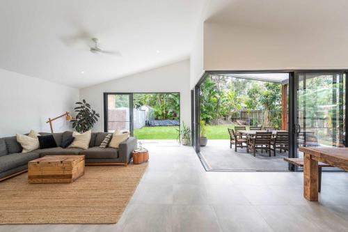 Wooloweyah Casa | Black Cockatoo - Oceanstays - Pet Friendly