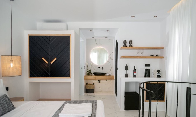 Milopotas Villa | Black Concept Maisonette Naxos
