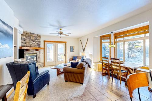 Whitefish Apartamento | Black Diamond #2B
