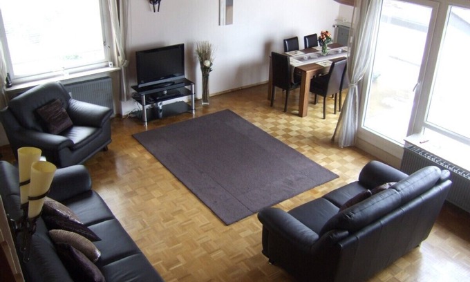 Bad Herrenalb Apartamento | Lujoso apartamento de vacaciones en la Selva Negra con balcón a 5 minutos a pie del spa