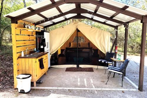 Mid America Otro | Black Fox Den: A Woodland Glamp - Dog Friendly in Hot Springs, AR