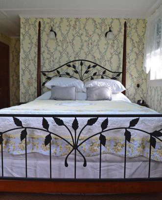 Bar Harbor Cama Y Desayuno | Black Friar Inn and Pub