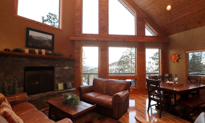 Lead Cabina | Black Hills Cabin-Great Views, Internet, Tina de hidromasaje, mesa de billar, TV de 50 '