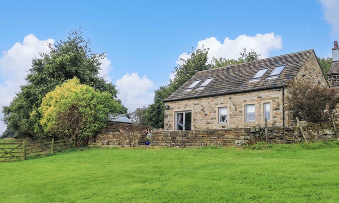 Sowerby Bridge Cabaña | BLACK HOUSE COTTAGE, pet friendly, with a garden in Ripponden