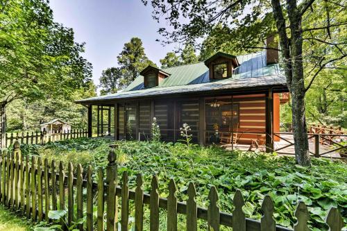 Black Mountain Casa | Black Mountain Cabin with Screened Porch and Views!