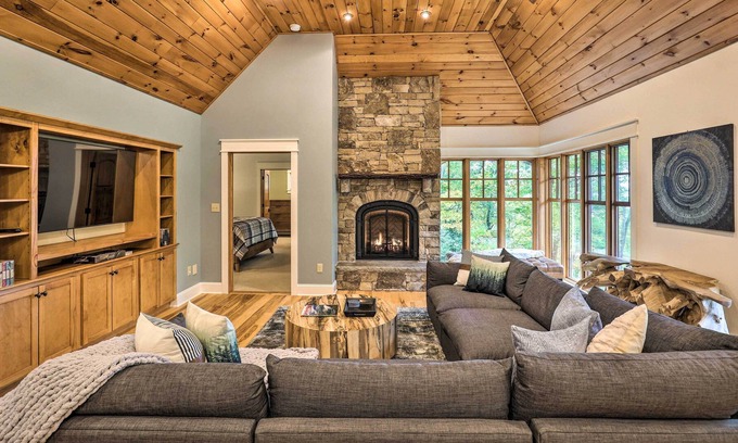 Laurel Ridge Casa | Black Mountain Retreat w/ Patio & Mtn Views!
