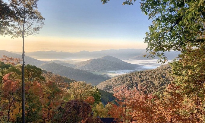 Laurel Ridge Casa | Black Mountain Retreat: Newly Renovated Luxury, Game Room, VIEWS, Hot Tub