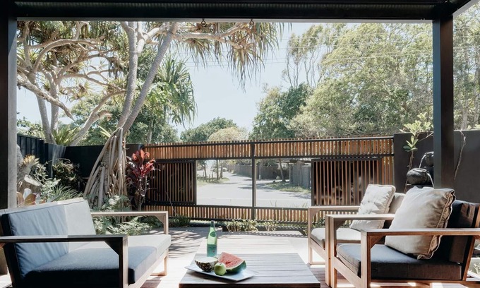 Belongil Casa | Black on Belongil - Situated in the sought after Belongil Beach Village.
