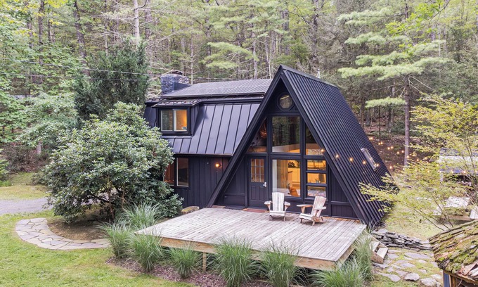 Kerhonkson Cabina | Black Pines A-Frame – A Cozy Catskills Retreat