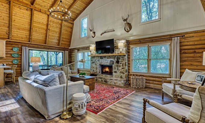 Highlands Hills Casa | Black Pines - Mountain Escape Minutes from Downtown Highlands