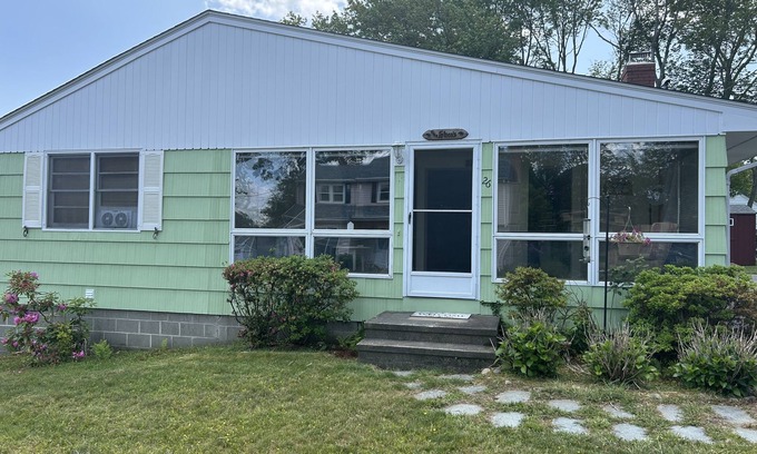 Niantic Cabaña | Black Point Beach Cottage, Walk to Beach, Relaxing, Family Friendly, Safe!