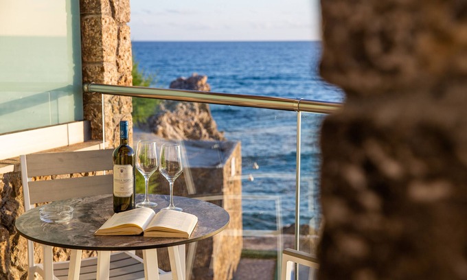 Agios Gordios Casa | Black Rocks Family, Luxury Seafront Beach Maisonette