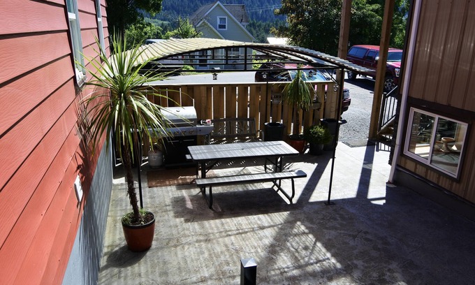 Prince Rupert Casa | Black Rooster Guesthouse